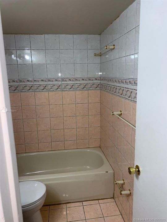 最近租的: $1,300 (2 贝兹, 2 浴室, 910 平方英尺)