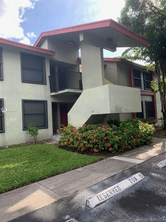 Recently Rented: $1,300 (2 beds, 2 baths, 910 Square Feet)