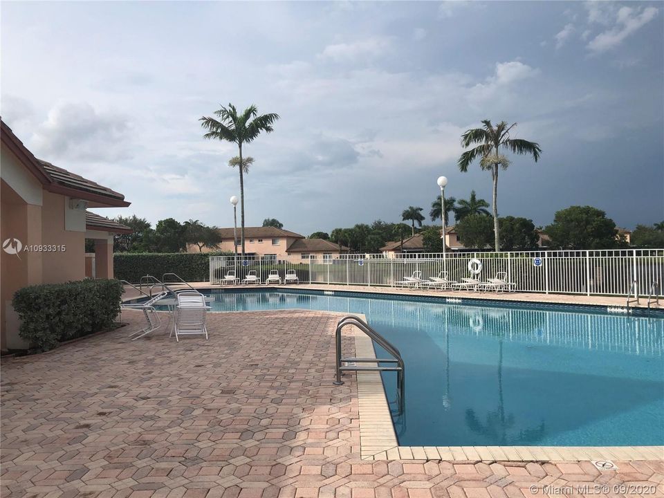 Recently Rented: $2,000 (2 beds, 2 baths, 1361 Square Feet)