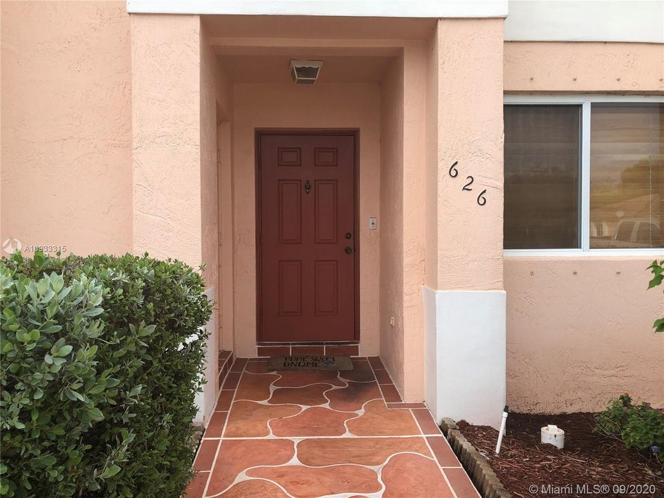 Recently Rented: $2,000 (2 beds, 2 baths, 1361 Square Feet)