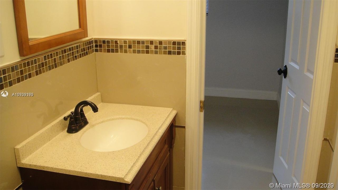 ADDITIONAL BATHROOM CONNECTING TO BEDROOM