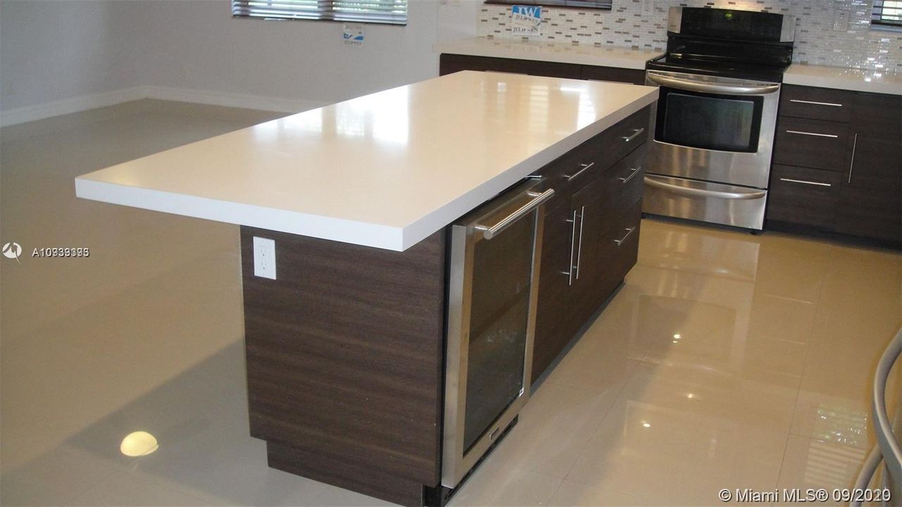 KITCHEN CENTER ISLAND WITH WINE COOLER