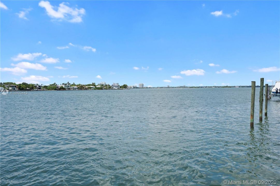 Recently Sold: $2,195,000 (3 beds, 2 baths, 2385 Square Feet)