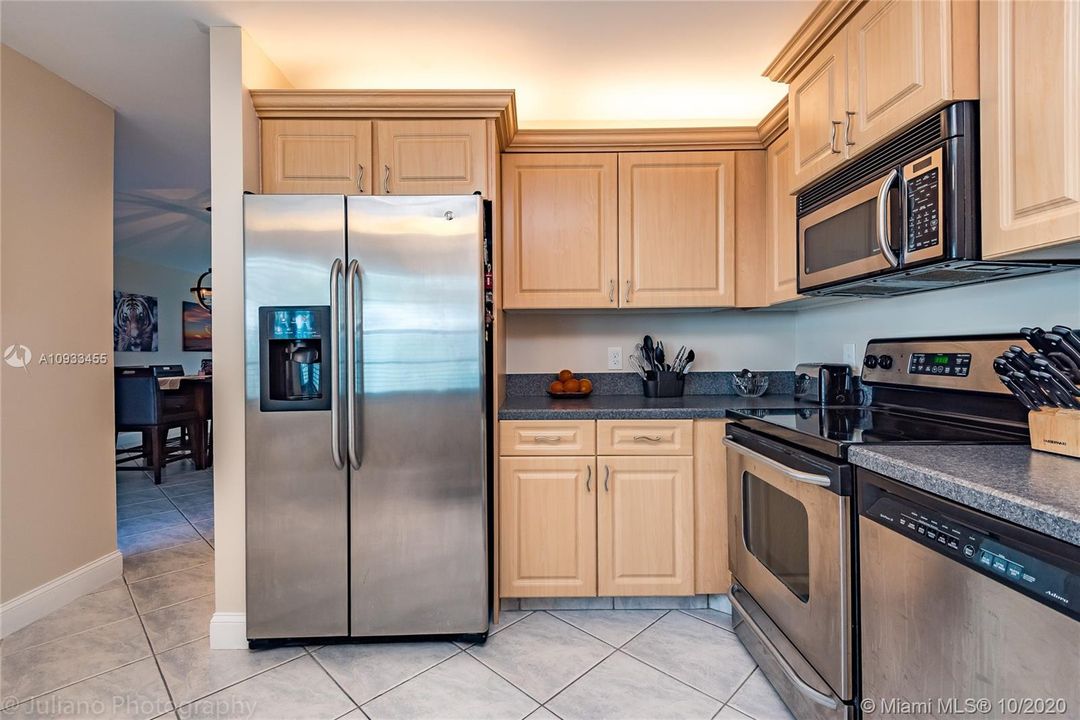 Recently Sold: $288,900 (3 beds, 2 baths, 1602 Square Feet)