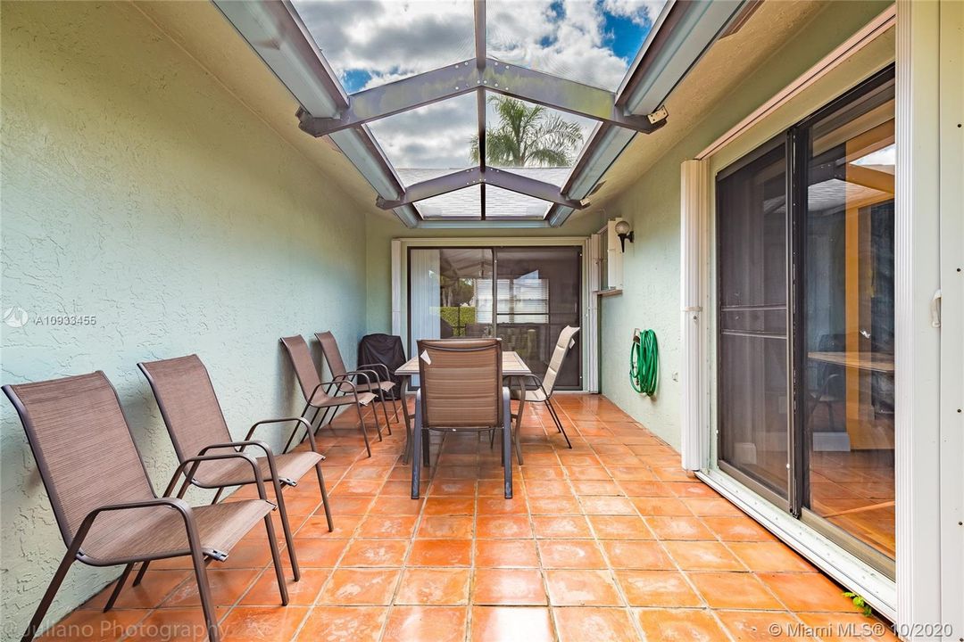 Recently Sold: $288,900 (3 beds, 2 baths, 1602 Square Feet)