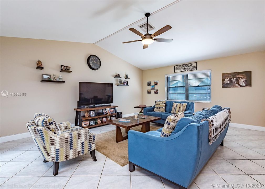 Recently Sold: $288,900 (3 beds, 2 baths, 1602 Square Feet)