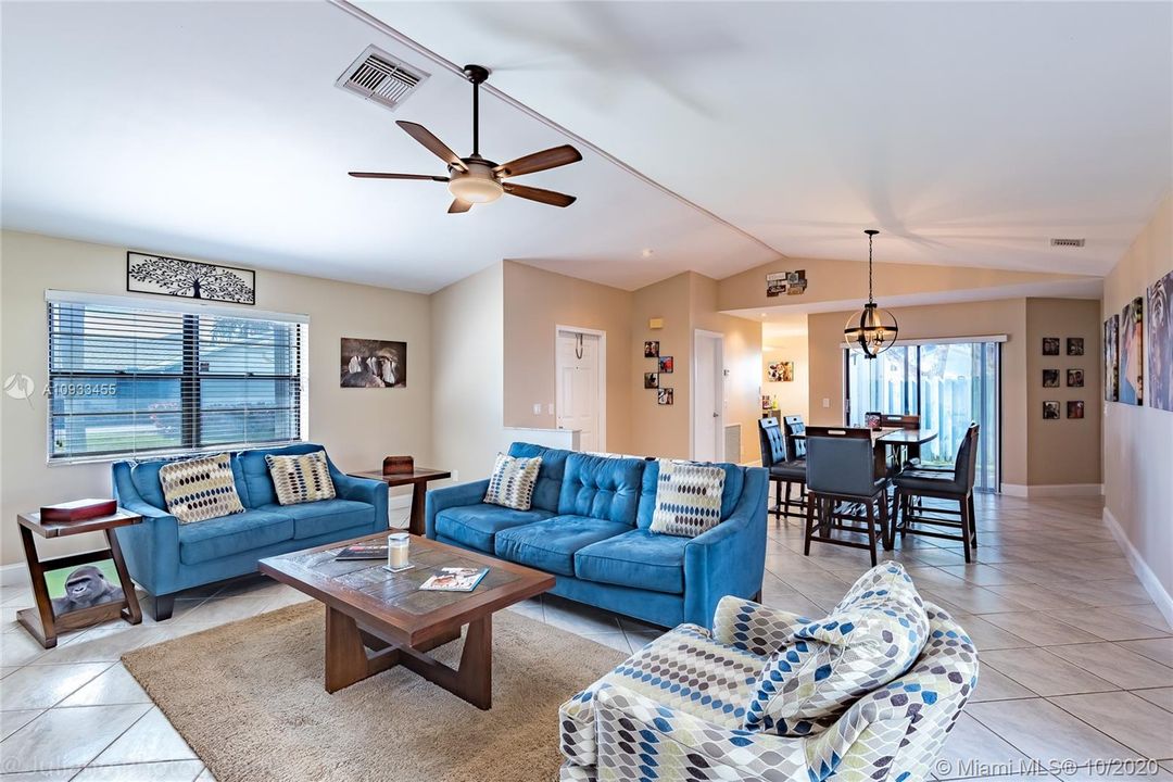 Recently Sold: $288,900 (3 beds, 2 baths, 1602 Square Feet)
