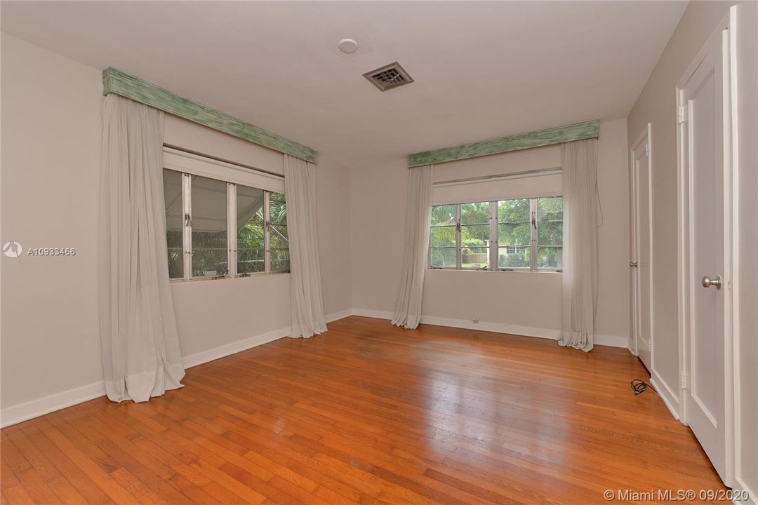 Recently Sold: $575,000 (3 beds, 3 baths, 2284 Square Feet)