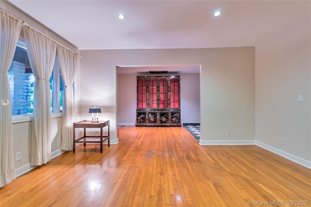 Recently Sold: $575,000 (3 beds, 3 baths, 2284 Square Feet)