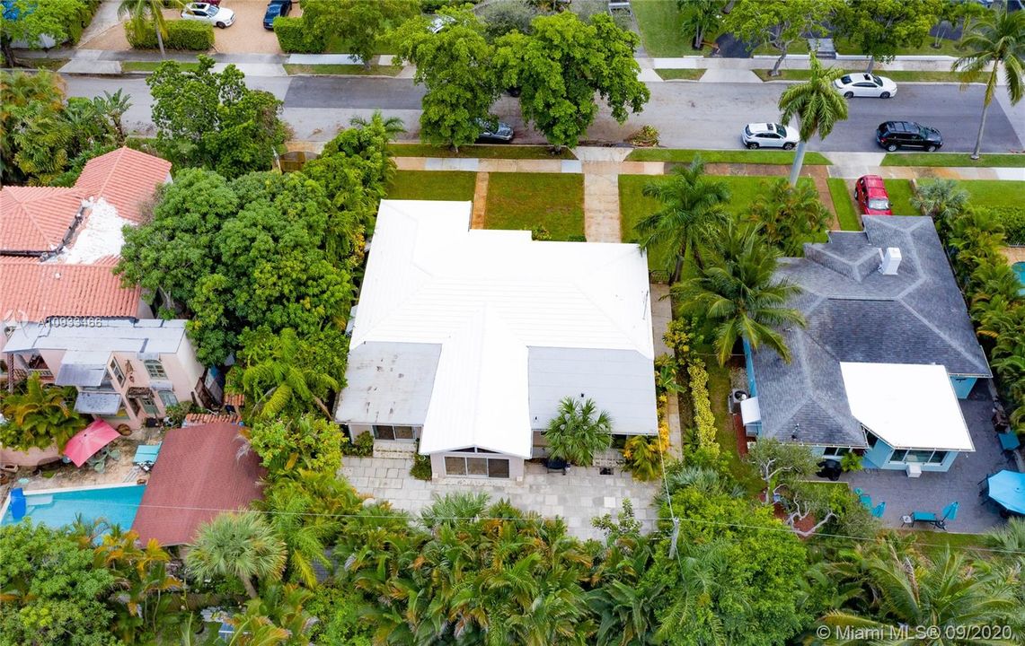 Recently Sold: $575,000 (3 beds, 3 baths, 2284 Square Feet)