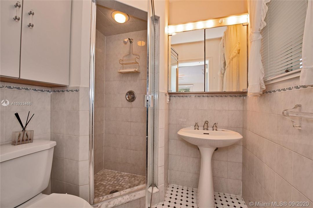 Recently Sold: $575,000 (3 beds, 3 baths, 2284 Square Feet)