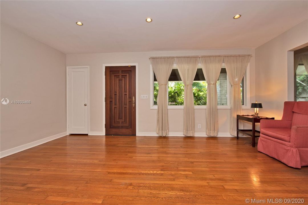 Recently Sold: $575,000 (3 beds, 3 baths, 2284 Square Feet)