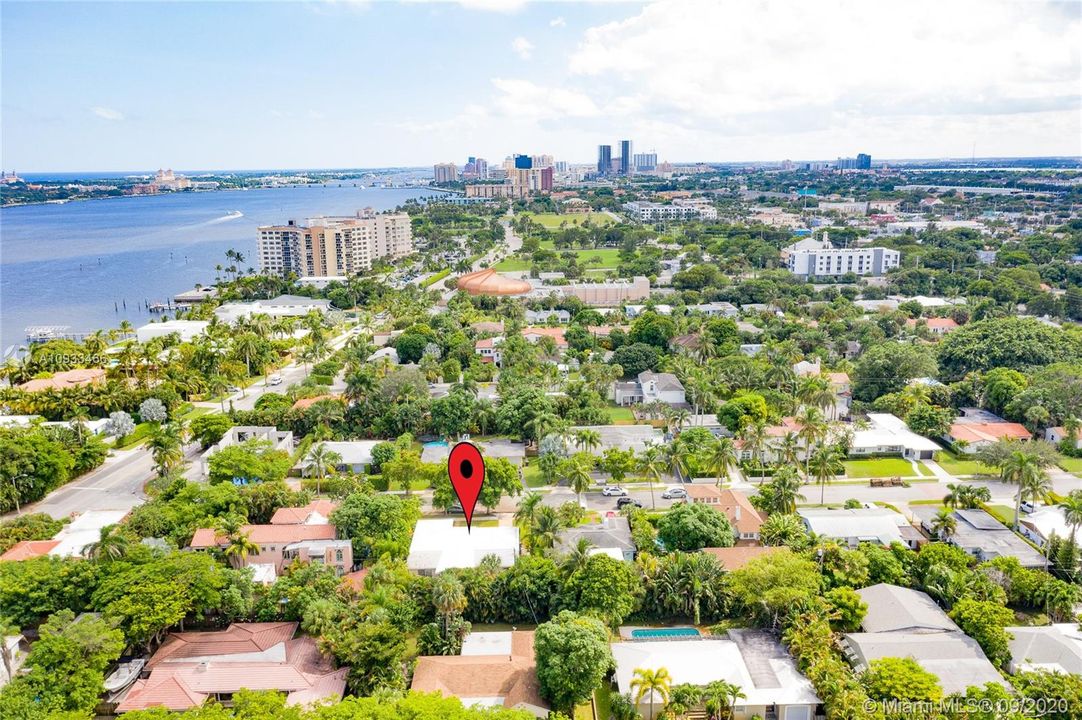 Recently Sold: $575,000 (3 beds, 3 baths, 2284 Square Feet)