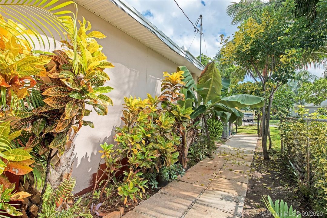 Recently Sold: $575,000 (3 beds, 3 baths, 2284 Square Feet)