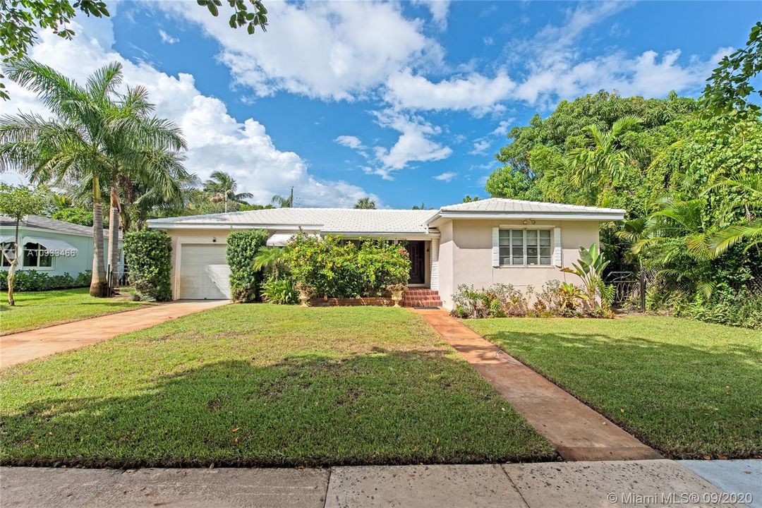 Recently Sold: $575,000 (3 beds, 3 baths, 2284 Square Feet)