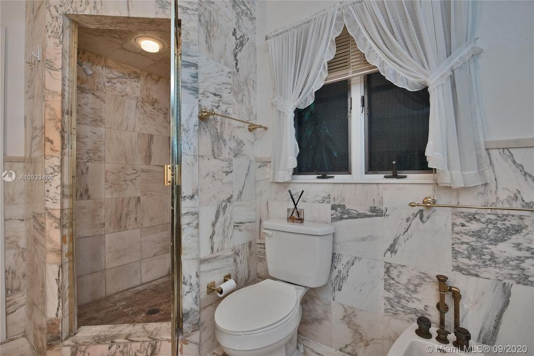 Recently Sold: $575,000 (3 beds, 3 baths, 2284 Square Feet)