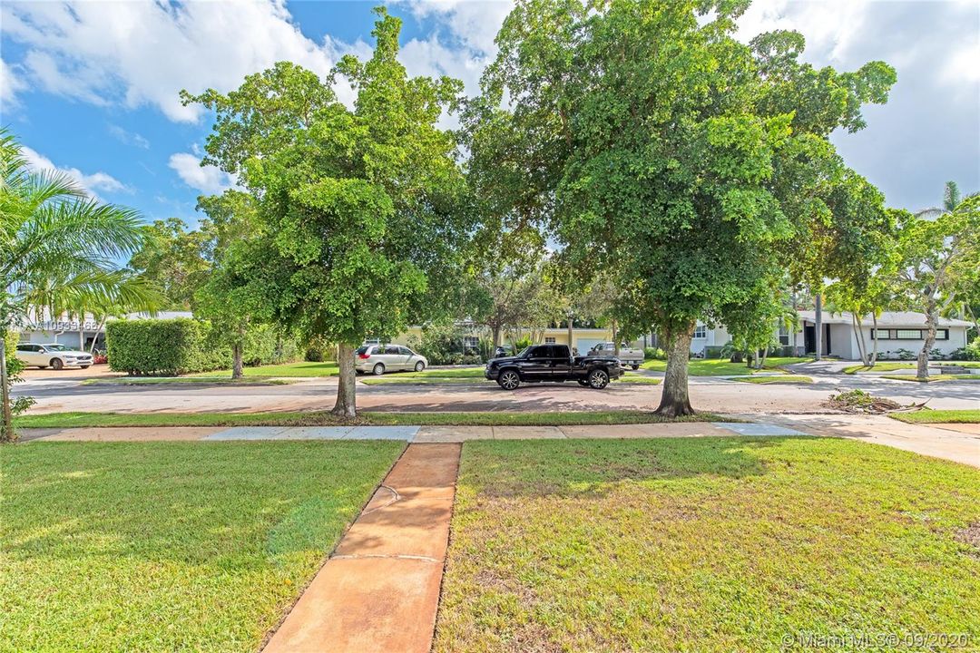 Recently Sold: $575,000 (3 beds, 3 baths, 2284 Square Feet)