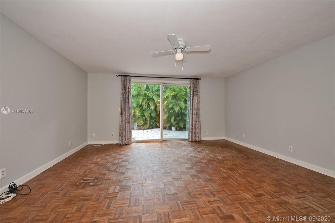 Recently Sold: $575,000 (3 beds, 3 baths, 2284 Square Feet)