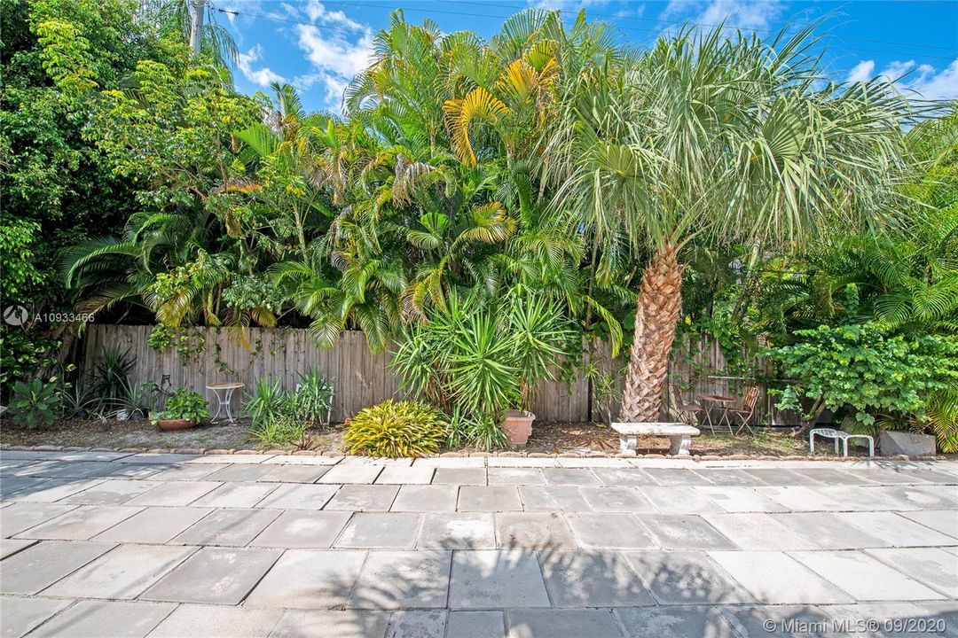 Recently Sold: $575,000 (3 beds, 3 baths, 2284 Square Feet)