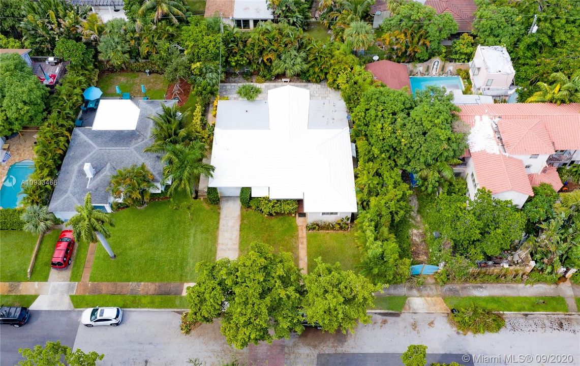 Recently Sold: $575,000 (3 beds, 3 baths, 2284 Square Feet)