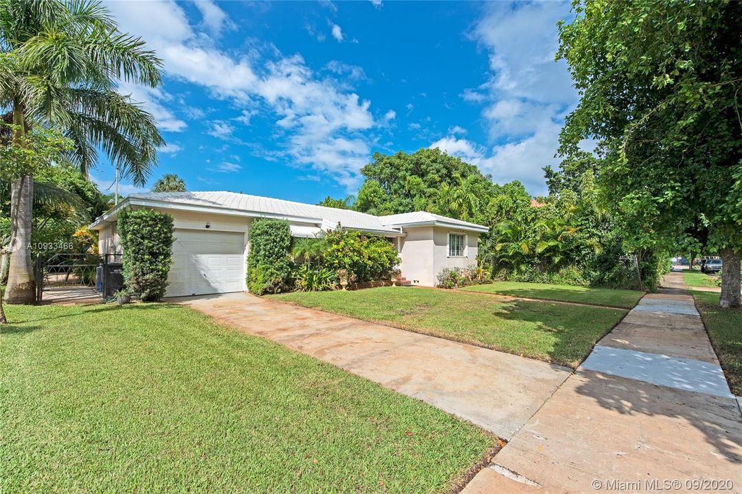 Recently Sold: $575,000 (3 beds, 3 baths, 2284 Square Feet)