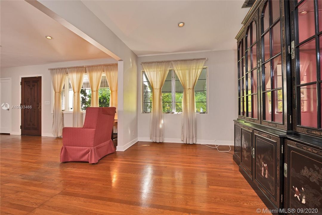Recently Sold: $575,000 (3 beds, 3 baths, 2284 Square Feet)