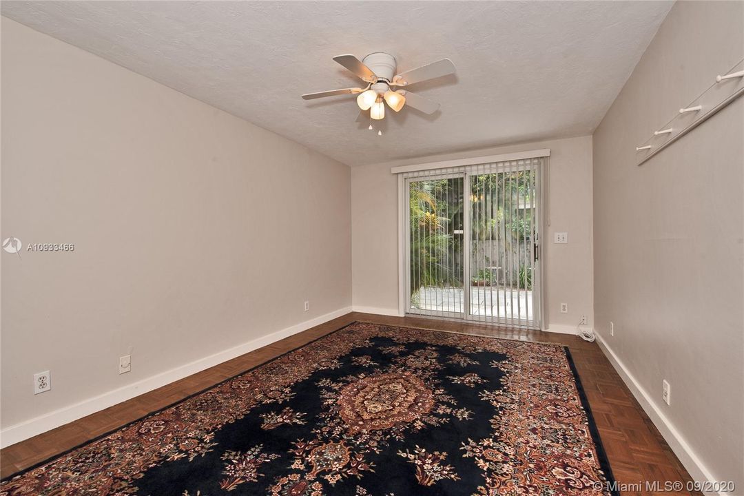 Recently Sold: $575,000 (3 beds, 3 baths, 2284 Square Feet)