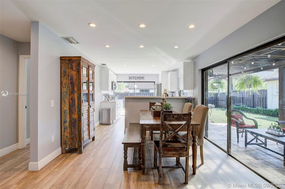 Recently Sold: $350,000 (2 beds, 2 baths, 1173 Square Feet)