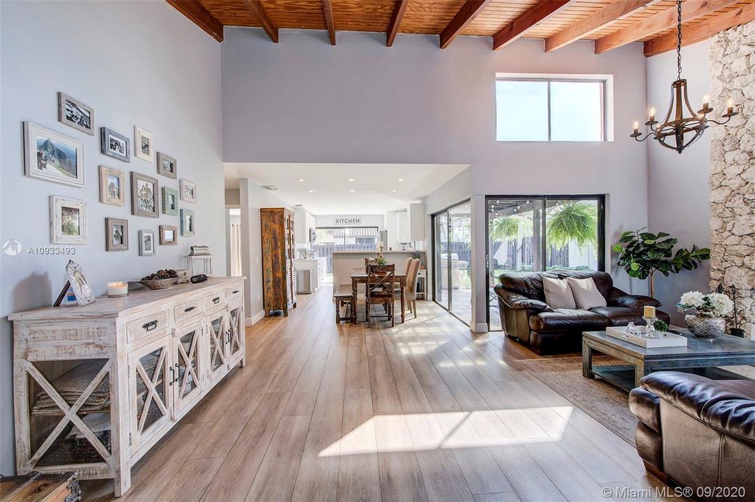 Recently Sold: $350,000 (2 beds, 2 baths, 1173 Square Feet)