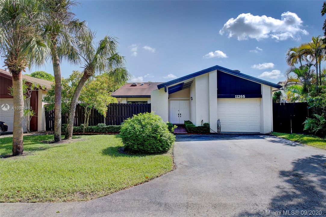 Recently Sold: $350,000 (2 beds, 2 baths, 1173 Square Feet)