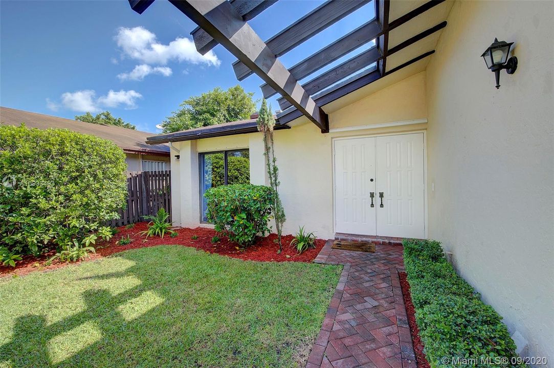Recently Sold: $350,000 (2 beds, 2 baths, 1173 Square Feet)