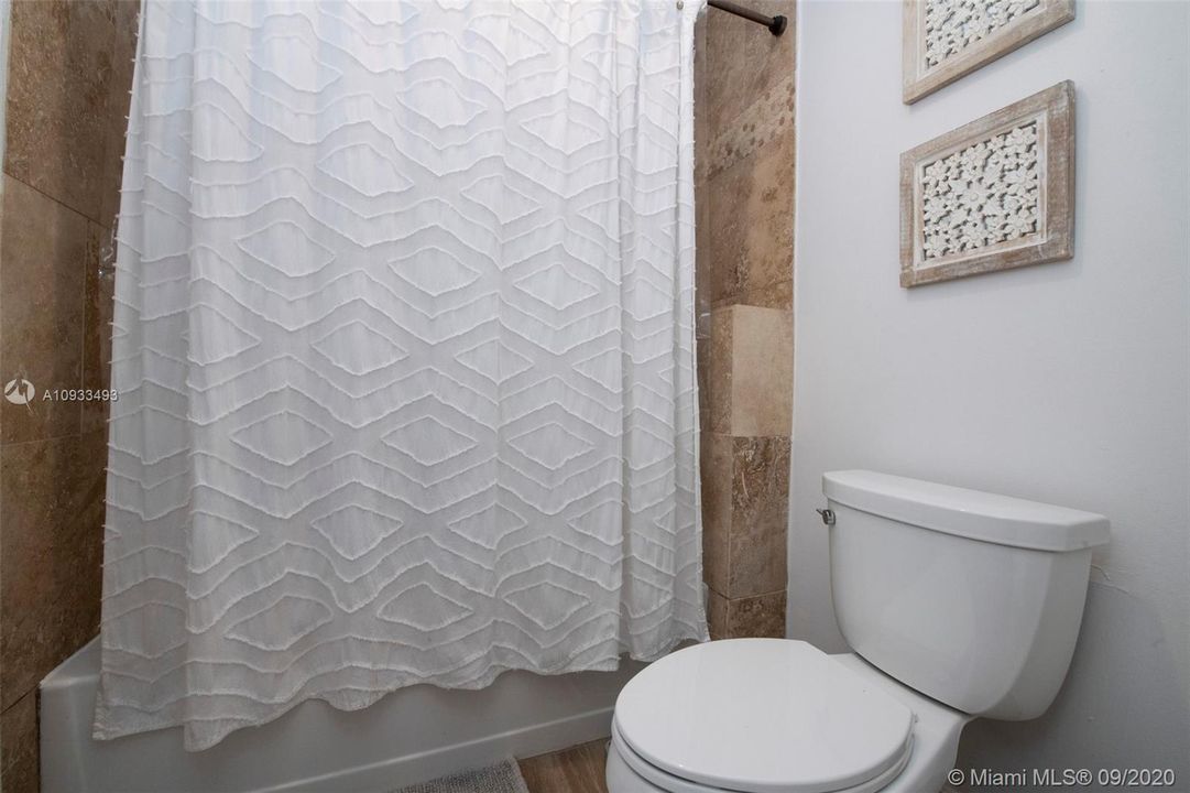 Recently Sold: $350,000 (2 beds, 2 baths, 1173 Square Feet)