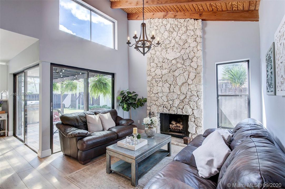Recently Sold: $350,000 (2 beds, 2 baths, 1173 Square Feet)