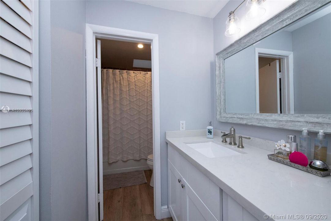 Recently Sold: $350,000 (2 beds, 2 baths, 1173 Square Feet)