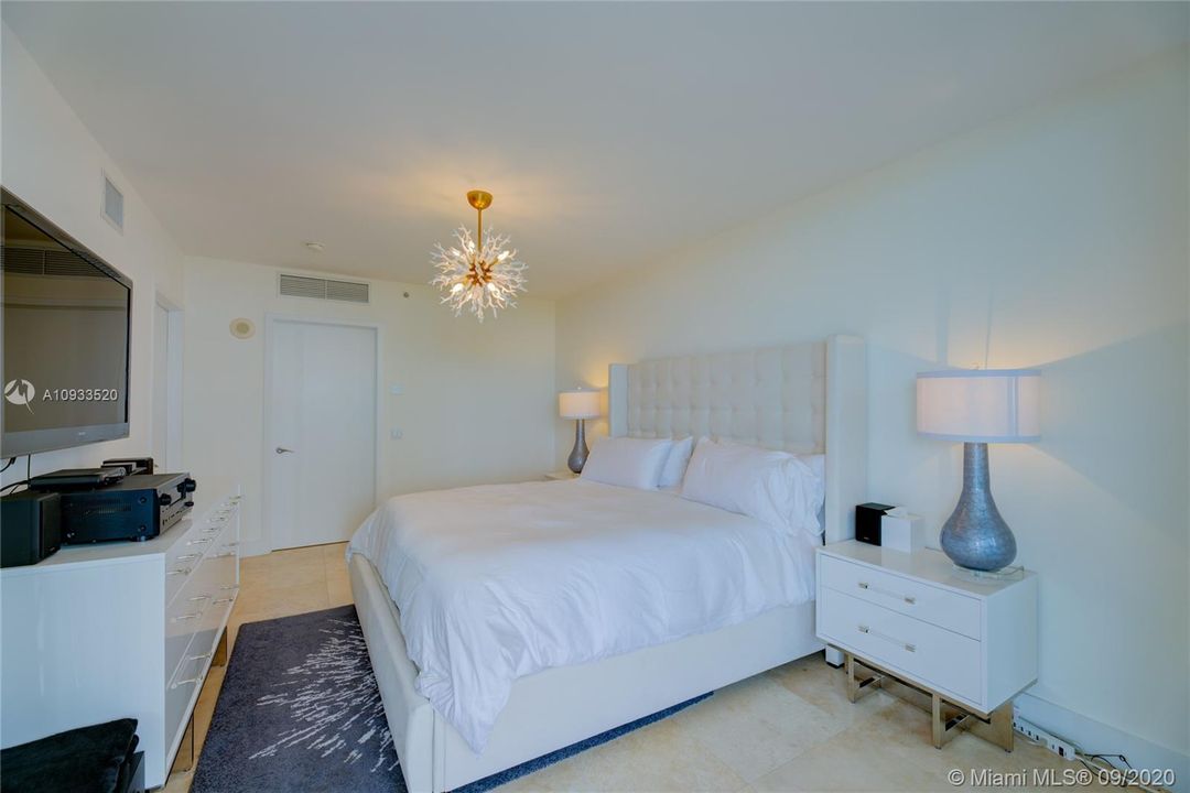 Recently Rented: $6,500 (2 beds, 2 baths, 1322 Square Feet)