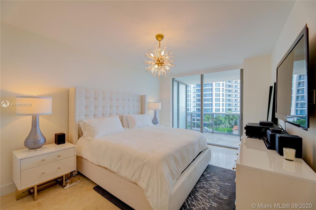 Recently Rented: $6,500 (2 beds, 2 baths, 1322 Square Feet)