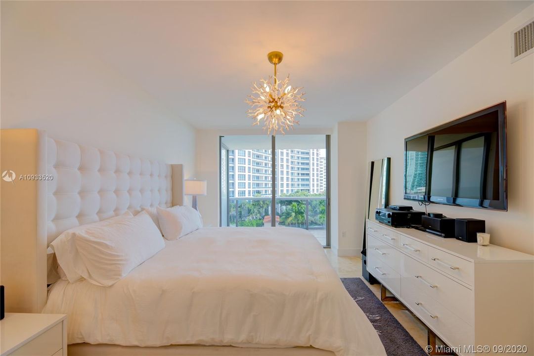 Recently Rented: $6,500 (2 beds, 2 baths, 1322 Square Feet)