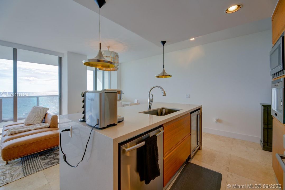 Recently Rented: $6,500 (2 beds, 2 baths, 1322 Square Feet)