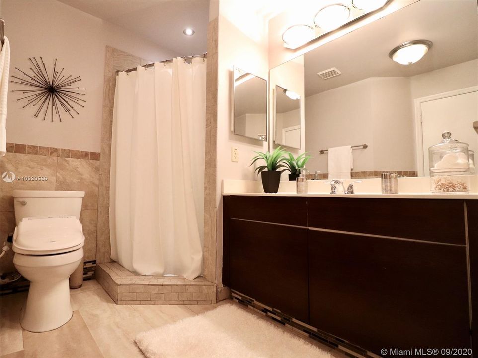 Recently Rented: $2,850 (4 beds, 2 baths, 2176 Square Feet)