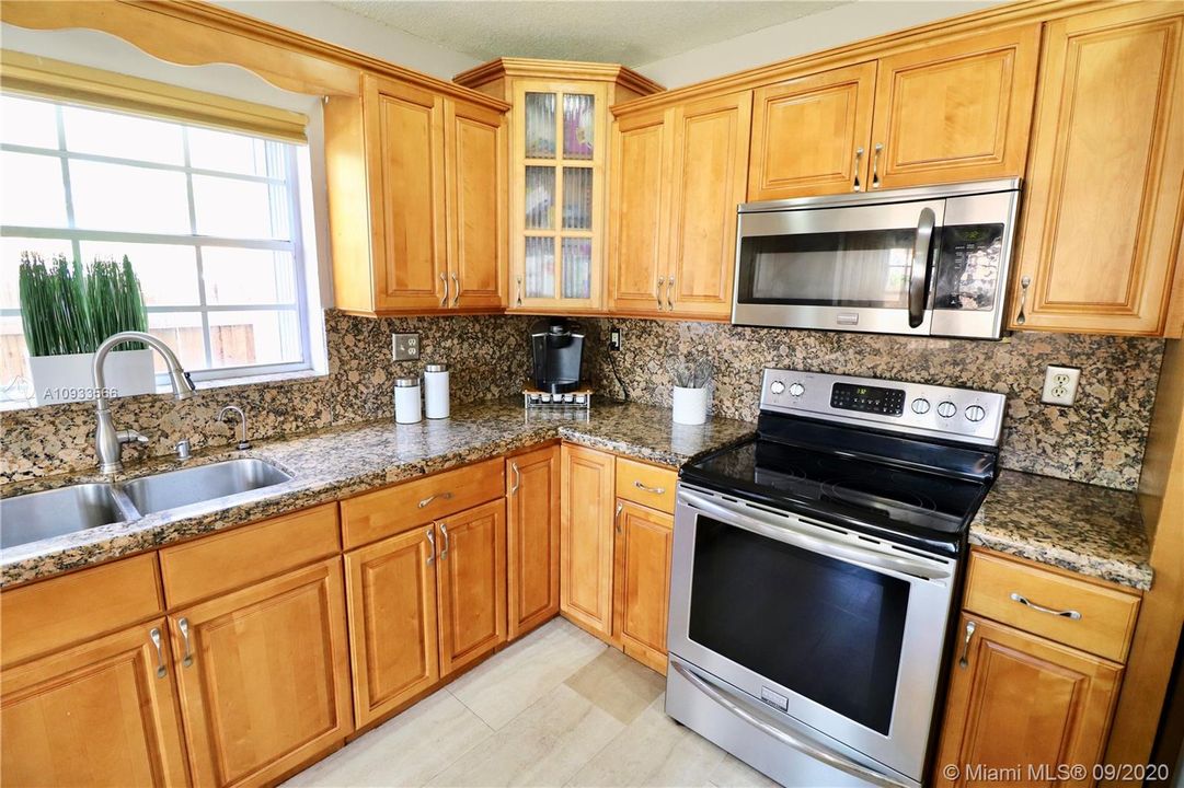 Recently Rented: $2,850 (4 beds, 2 baths, 2176 Square Feet)