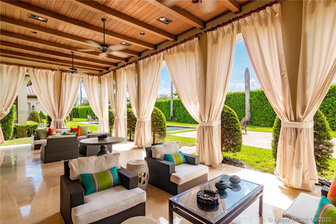 Vendido Recientemente: $2,350,000 (5 camas, 4 baños, 5236 Pies cuadrados)