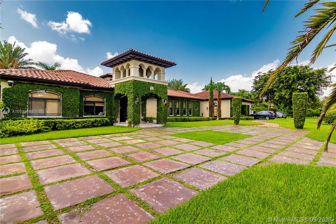 Vendido Recientemente: $2,350,000 (5 camas, 4 baños, 5236 Pies cuadrados)
