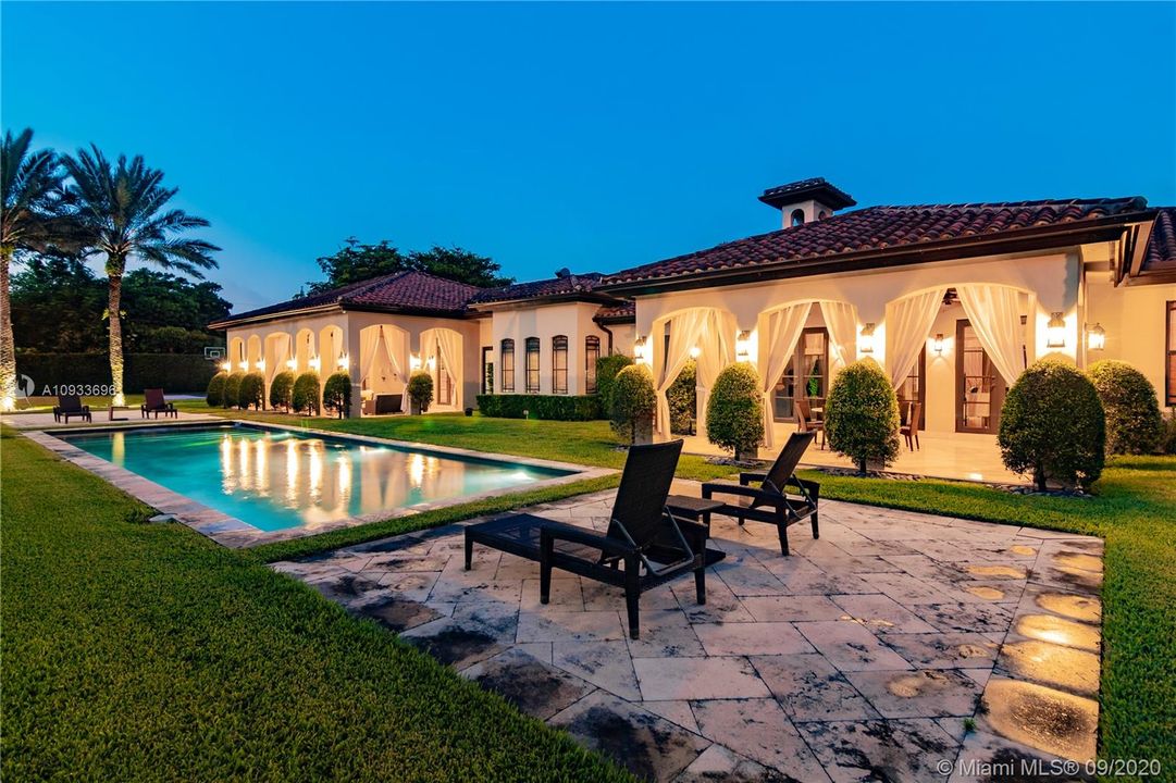 Vendido Recientemente: $2,350,000 (5 camas, 4 baños, 5236 Pies cuadrados)