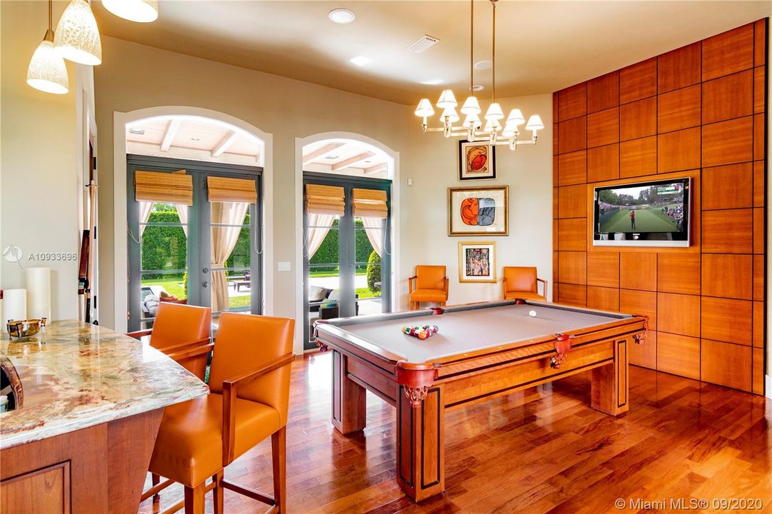 Vendido Recientemente: $2,350,000 (5 camas, 4 baños, 5236 Pies cuadrados)
