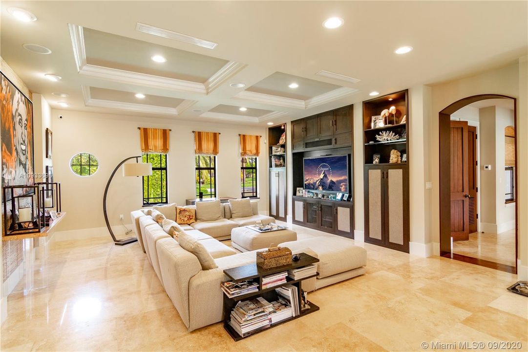 Vendido Recientemente: $2,350,000 (5 camas, 4 baños, 5236 Pies cuadrados)