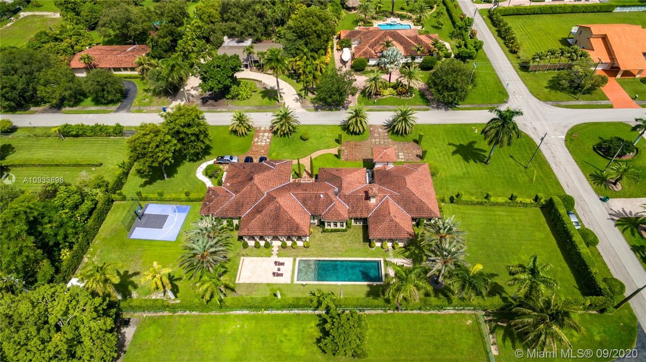 Vendido Recientemente: $2,350,000 (5 camas, 4 baños, 5236 Pies cuadrados)