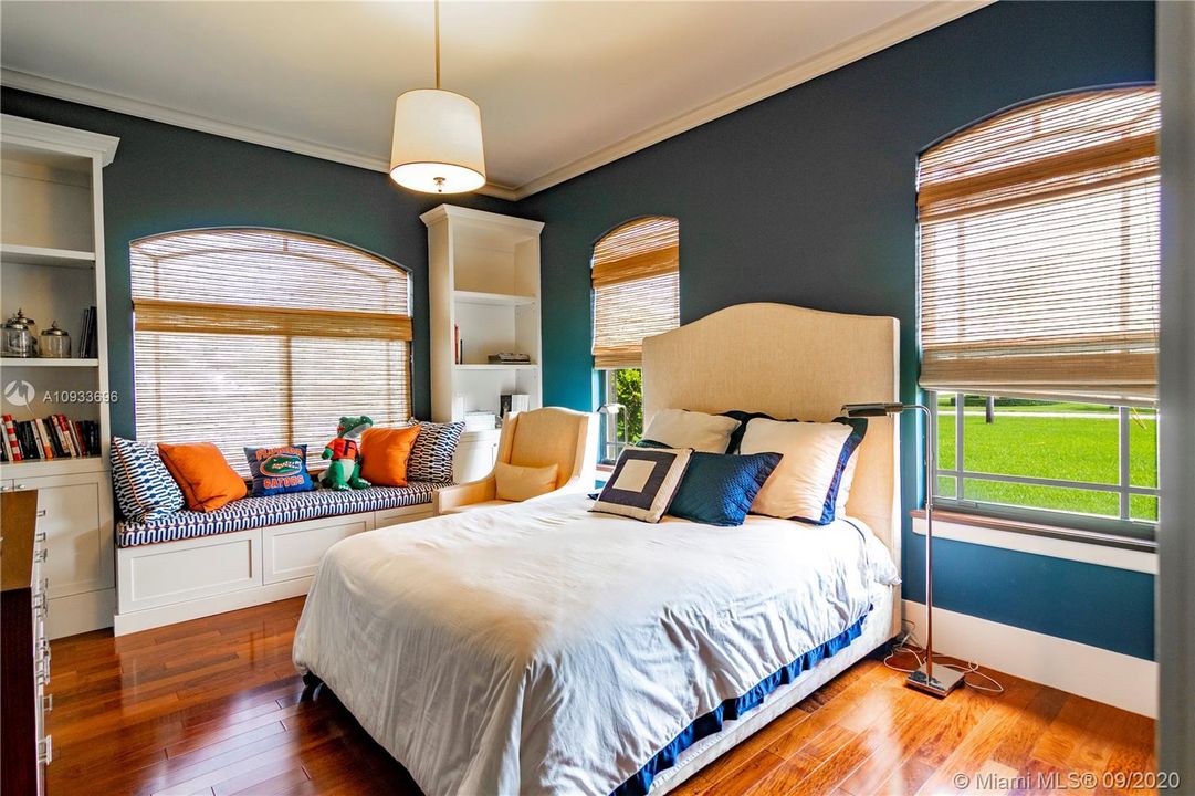Vendido Recientemente: $2,350,000 (5 camas, 4 baños, 5236 Pies cuadrados)