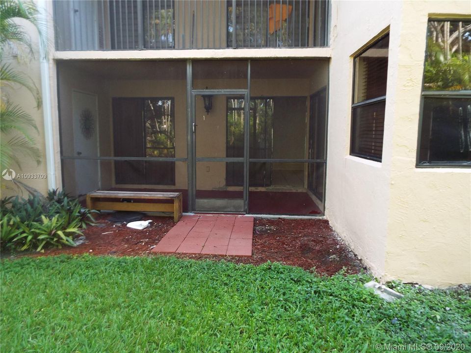 Vendido Recientemente: $128,000 (2 camas, 2 baños, 960 Pies cuadrados)