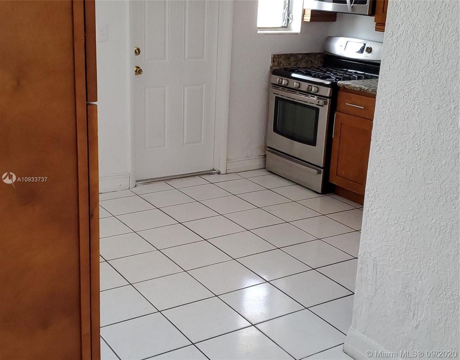 Недавно арендовано: $1,050 (1 спален, 1 ванн, 750 Квадратных фут)