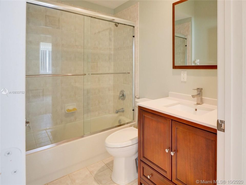 最近售出: $449,900 (3 贝兹, 2 浴室, 1900 平方英尺)